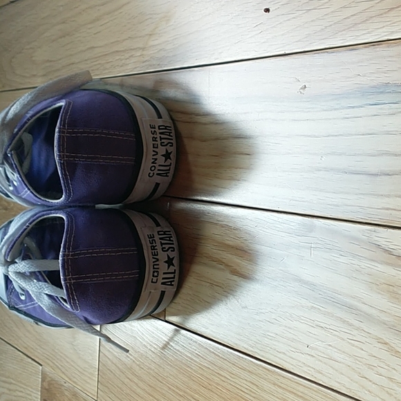 Purple converse - Picture 3 of 4